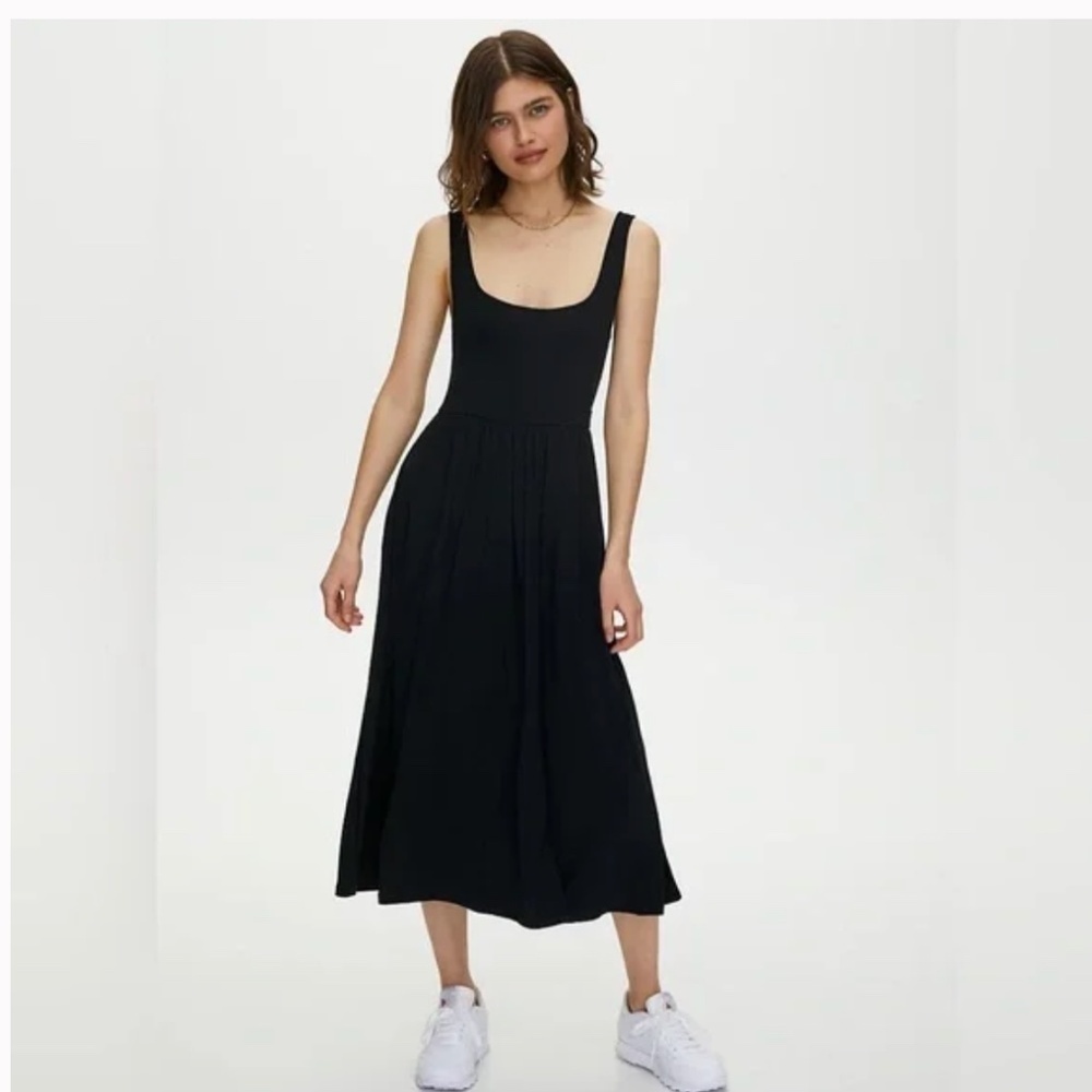 Aritzia Wilfred Assonance dress Size Large Black Midi